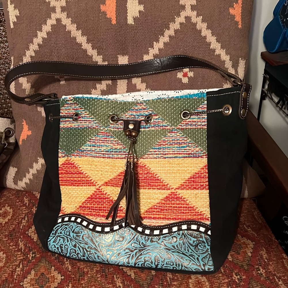 Myra shoulder strap purse like new